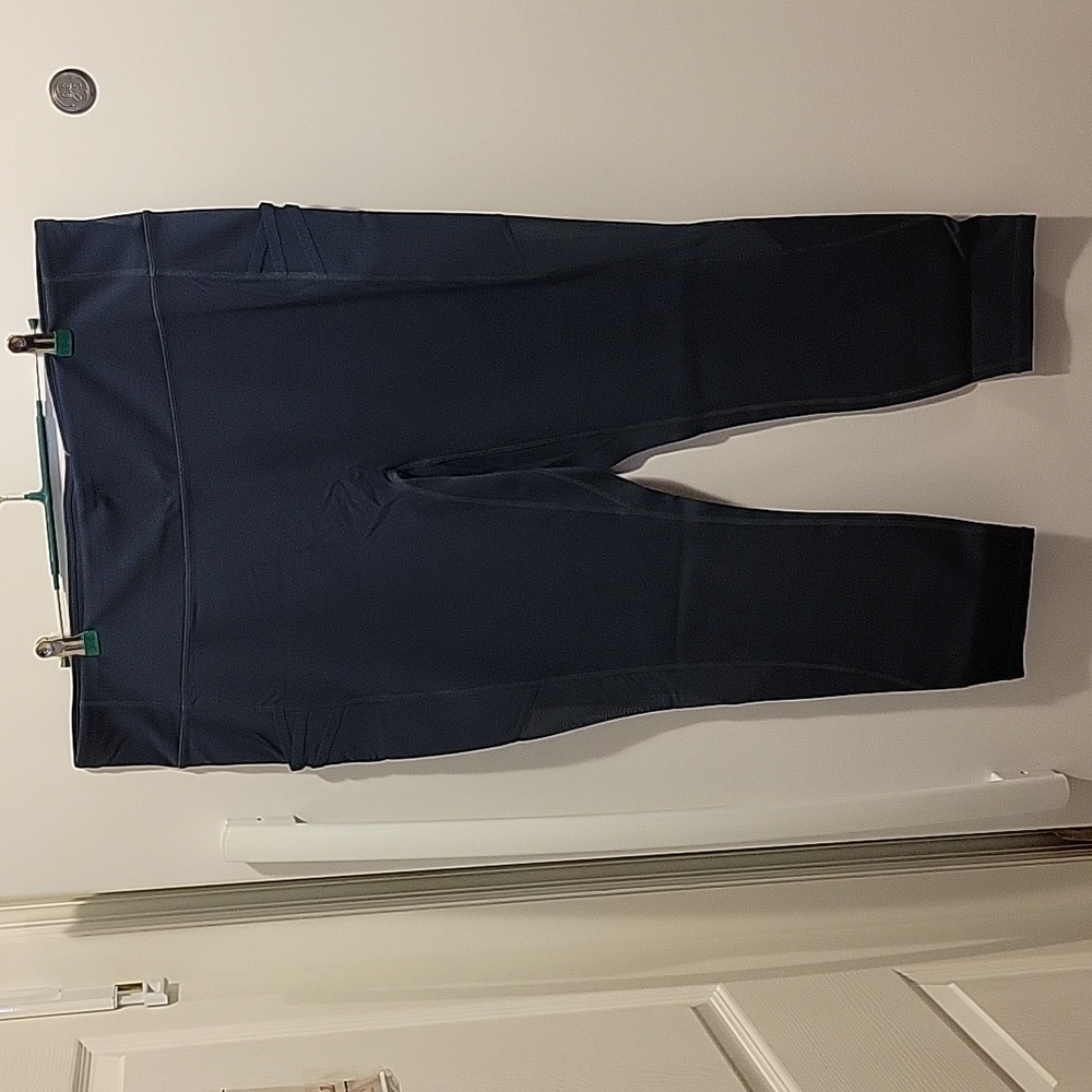 NWT Fabletics Midrise Pocket 7/8 Leggings